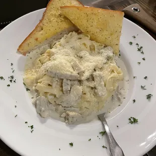 Chicken Pasta with Alfredo Sauce