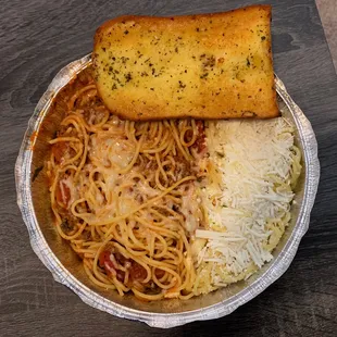 Red &amp; White Spaghetti with Garlic Bread