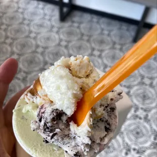  hand holding a cup of ice cream