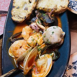 a plate of seafood and bread