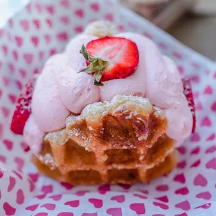 Croffle - Strawberries &amp; Cream