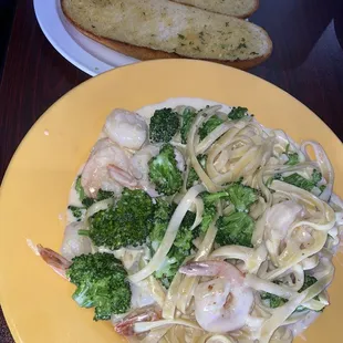 Shrimp Broccoli Alfredo Pasta