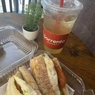 Blueberry Pomegranate Green Tea &amp; The Chicken Club