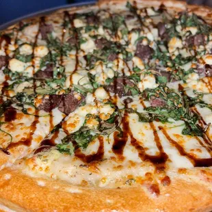 Steak pizza