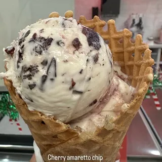 (Winter Series) Cherry Amaretto Chip Pint