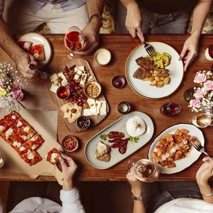 Happy hour at Sospiro