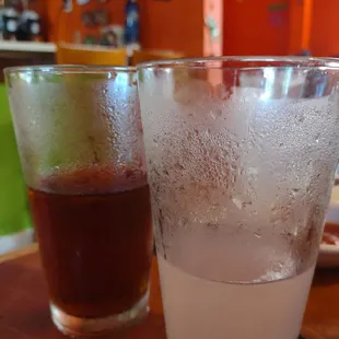 Ordered 1/2 tea, 1/2 lemonade....  Got  1 full glass of each.  Had to get a 3rd glass to mix them.