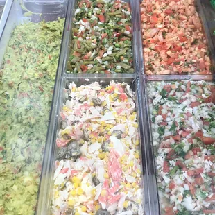 Ceviche, ensaladas y guacamole