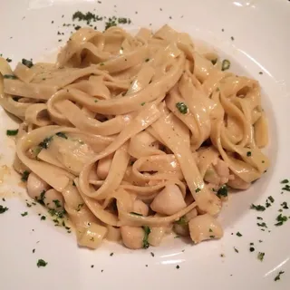 Fettuccine with Bay Scallops