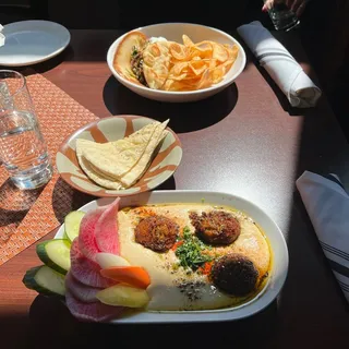 Falafel Hummus
