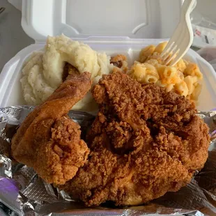 Fried chicken with mashed potatoes and Mac &amp; cheese