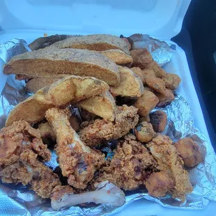 Potatoe wedges - wings - fried okra