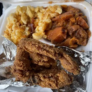 Wings Mac n cheese &amp; sweet potatoes