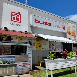 It&apos;s attached to bLiss Lounge - we were able to eat in the air conditioned lounge!