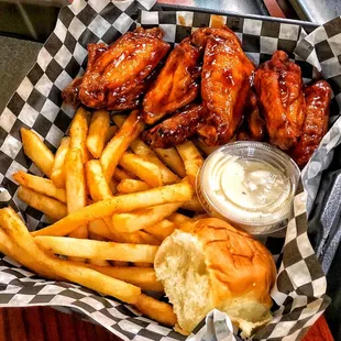 Never forget your Wings &amp; Fries Platter!!!