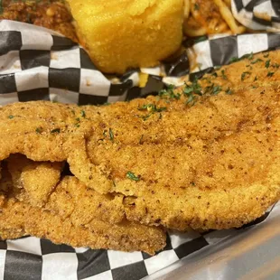 food, chicken wings and fried chicken