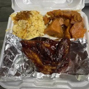 Chicken BBQ With macaroni Cheese en yam