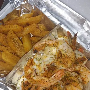 Grilled shrimp/seasoned fries