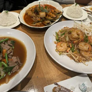 Crazy Herb Seafood (Pad Cha)