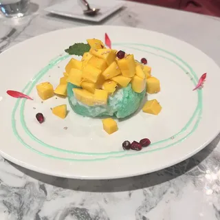 Sweet Mango with Pandanus Sticky Rice