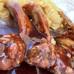 food, chicken wings and fried chicken