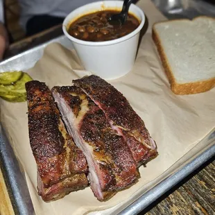 Pork ribs and baked beans