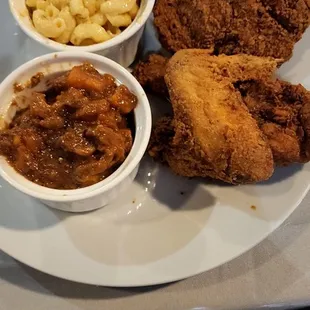 Fried chicken, yams and mac n cheese.