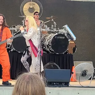 VHX - The Van Halen Experience is on stage!