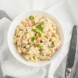 Potato salad/Olivie - vegetarian version.