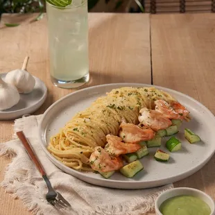 Shrimp Garlic Noodle, Cucumber Limeade