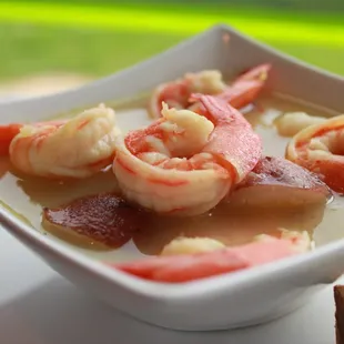 Dive Shrimp Boil
Succulent jumbo shrimp in savory broth with potatoes and corn