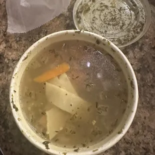 MOM&apos;S CHICKEN NOODLE - 16oz