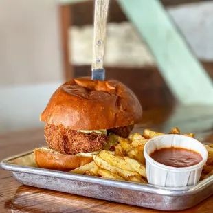 FRIED CHICKEN SANDWICH