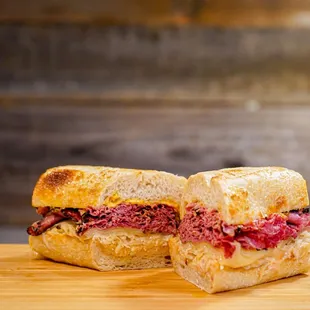 a roast beef sandwich cut in half