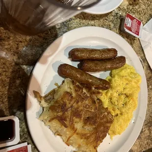 Scrambled eggs, hash browns &amp; 3 sausages Nice way to start the morning!