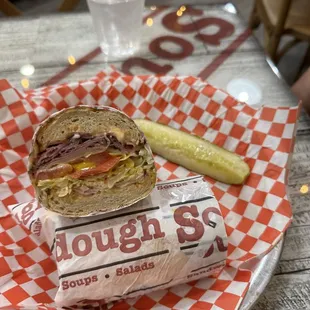 Hot pastrami w provolone