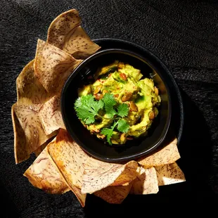 ROASTED CHILI GUACAMOLE
fresno, jalapeno,pepitas, taro crisps