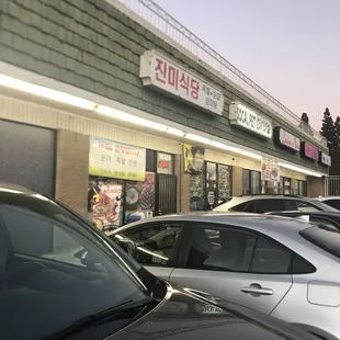 There is no english sign - it's this cute little red sign