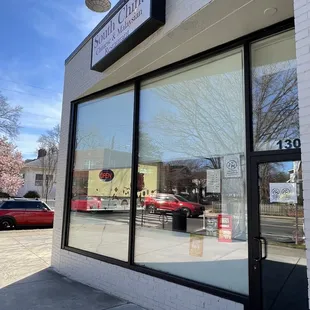 the outside of a restaurant