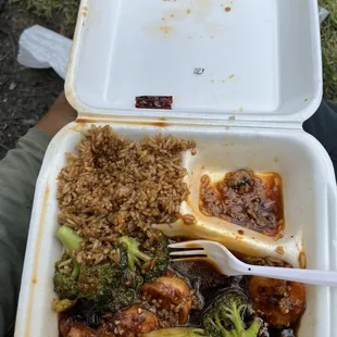 Found a piece of metal in my hunan shrimp luckily i was able to see it shining before i put the fork full of food in my mouth