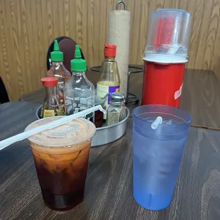 Table condiments and utensils