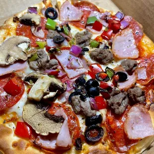8&quot; Supreme with Meat Pizza