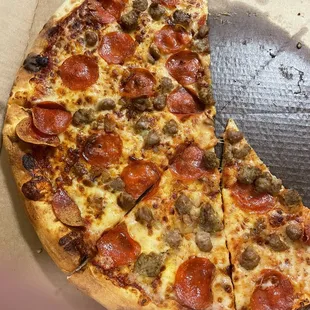 Sausage and Pepperoni Pizza 16"