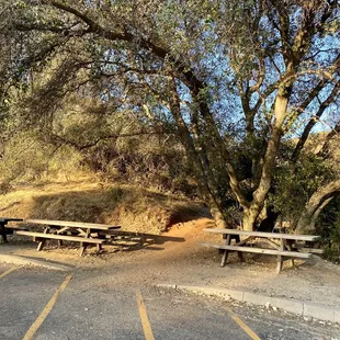 10.30.22 picnic tables at start of trail on the western side