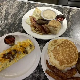 Now serving Breakfast 7 days a week!