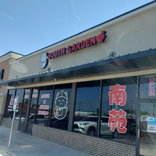 the outside of the restaurant