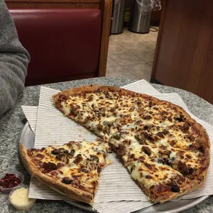 Viking 15&quot;  served hot and fresh with crispy crust. A great tasting pizza!