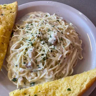 a plate of pasta and garlic bread