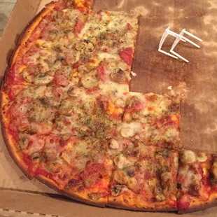 Thin crust - sausage, pepperoni &amp; mushroom!  Very good!