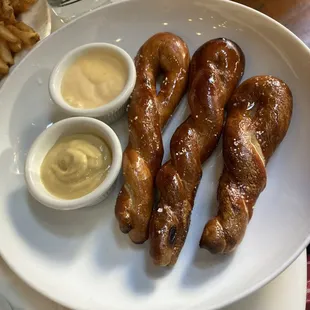 Pretzel twists